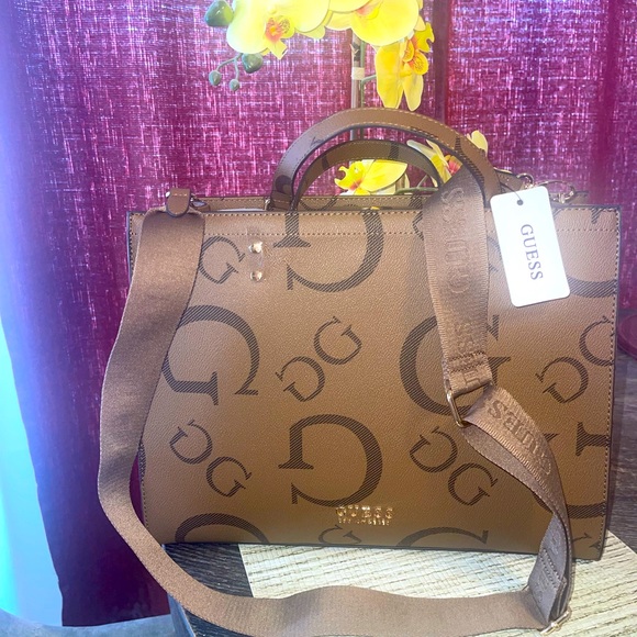 Women’s 🤎Guess?tote 👜 - Picture 9 of 12